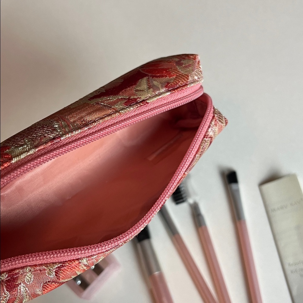 Mary Kay New Beauty Fix Kit With A Pretty Pink Zippered Pouch - Picture 2 of 4